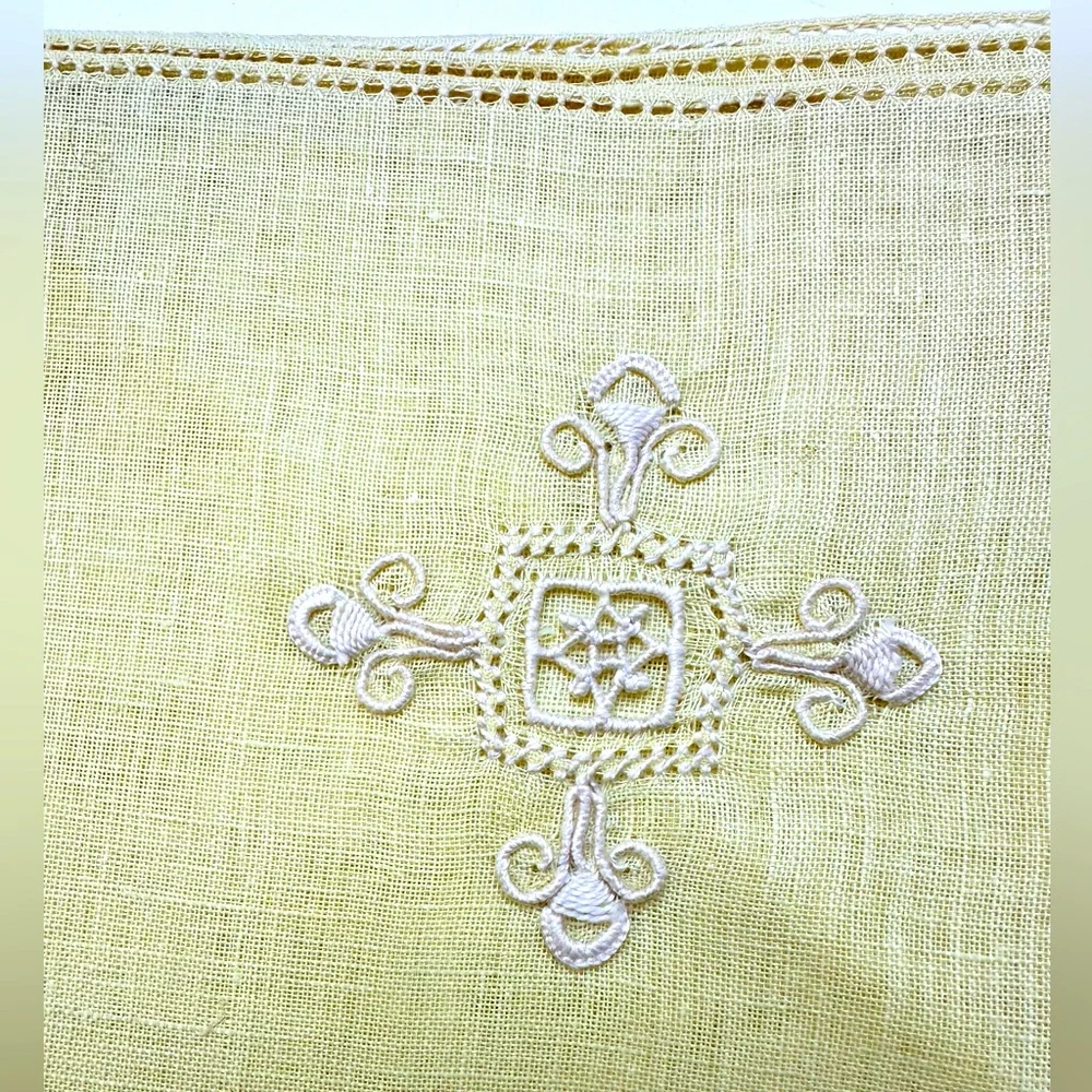 8 Linen Embroidered Hemstitched Placemats & Napkins, like new